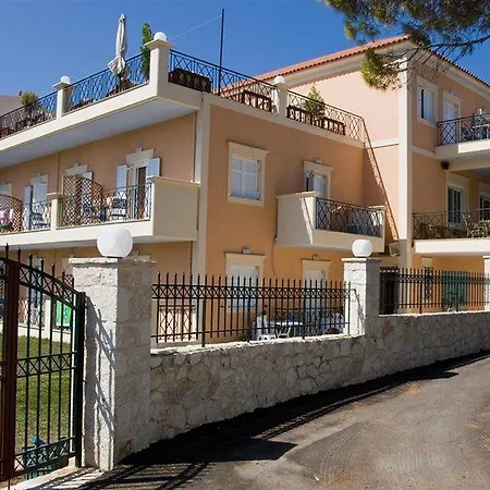 Apart-hotel Lazaratos 2*