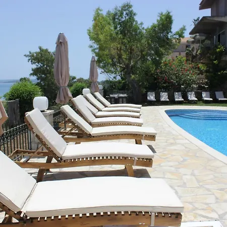 Apart-hotel Lazaratos 2*