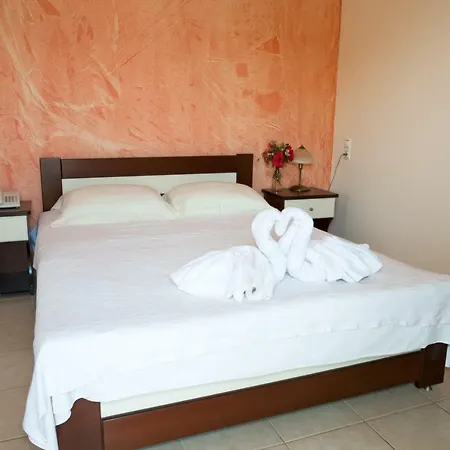 Lazaratos Apart-hotel Kouvalata