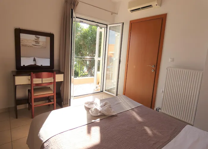 Aparthotel Lazaratos 2*