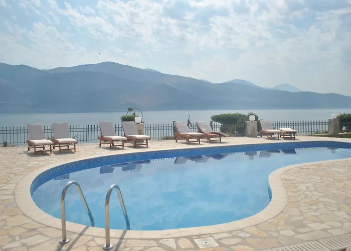 Aparthotel Lazaratos Kouvalata