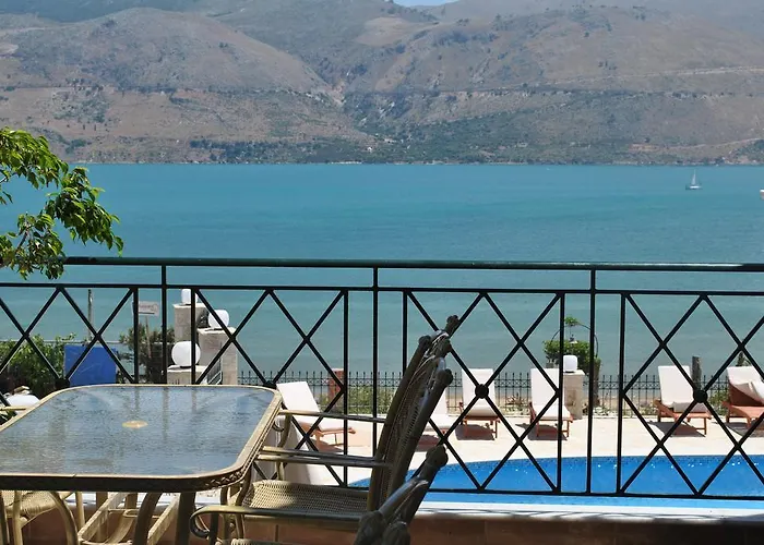 Apart-hotel Lazaratos 2*