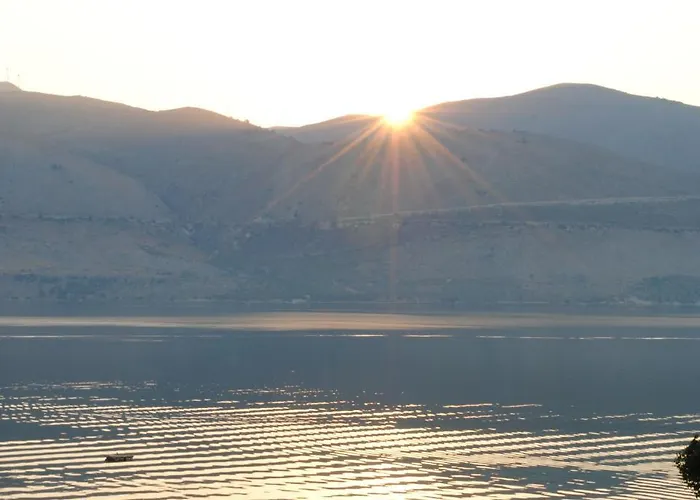 Lazaratos Aparthotel 2*