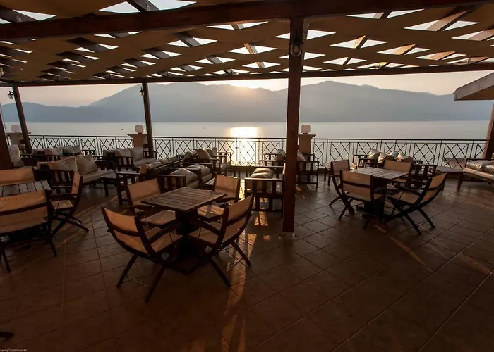 Lazaratos Aparthotel