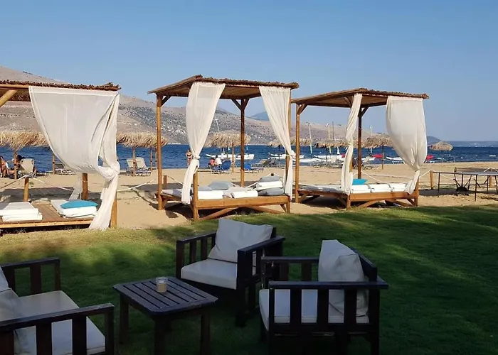 Lazaratos Aparthotel