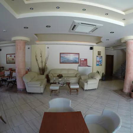 Lazaratos Apartmanhotel Kouvalata